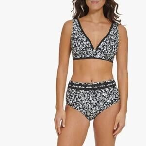 Tommy Hilfiger Women's Full Coverage Triangle Bikini Top Size Small - N.W.T.